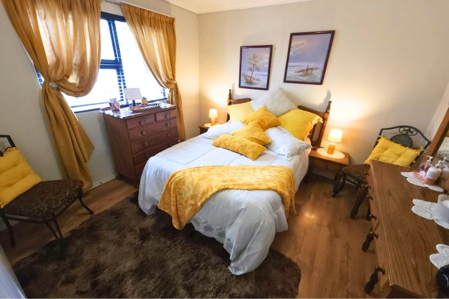 5 Bedroom Property for Sale in Loucharmante Western Cape